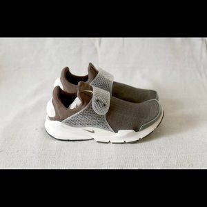 Nike Sockdart Fragment Dark Loden.